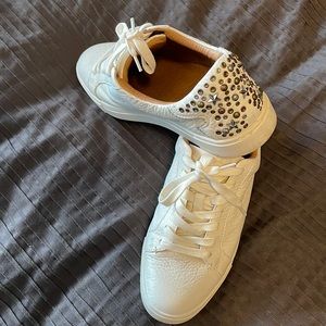 Frye Ivy Low Top White Leather Sneakers with Studded Heel size 9